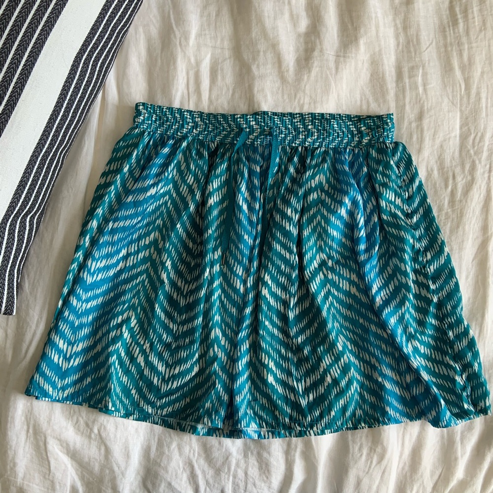 Smart Set Lightweight short skirt